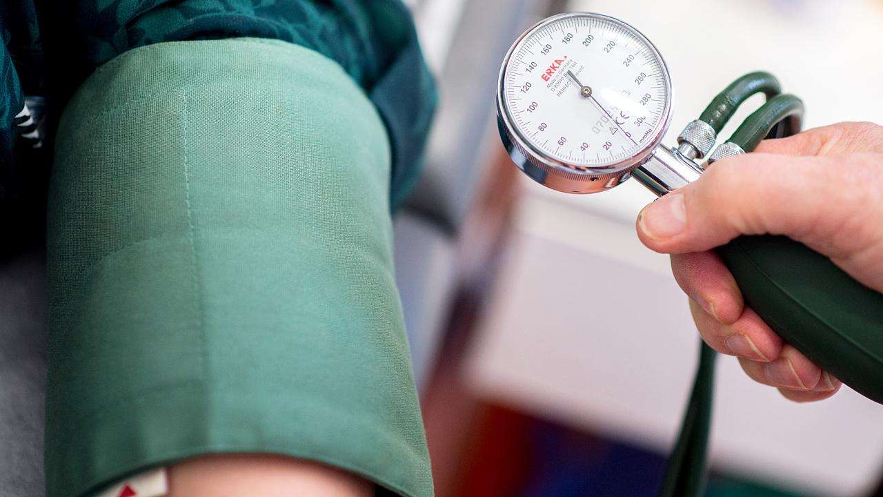 High blood pressure naturally reduce: Four methods that ...